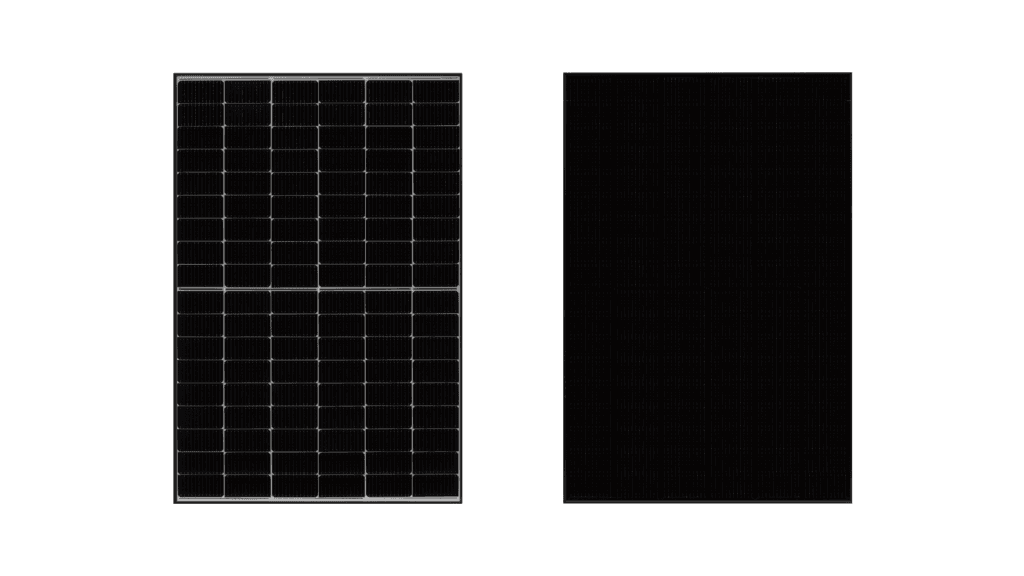 Porovnanie monokryštalických fotovoltických panelov Qcells – vľavo bežný fotovoltický panel s čiernym rámom, vpravo verzia all-black. 