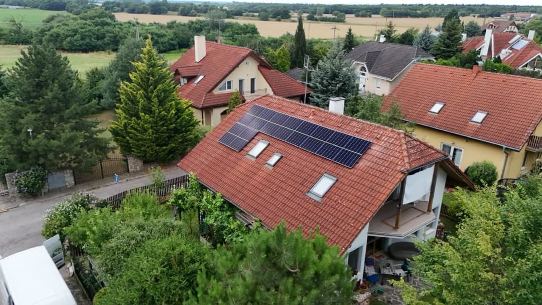 Hybrid fotovoltaika pre domácnosť s virtuálnou batériou.