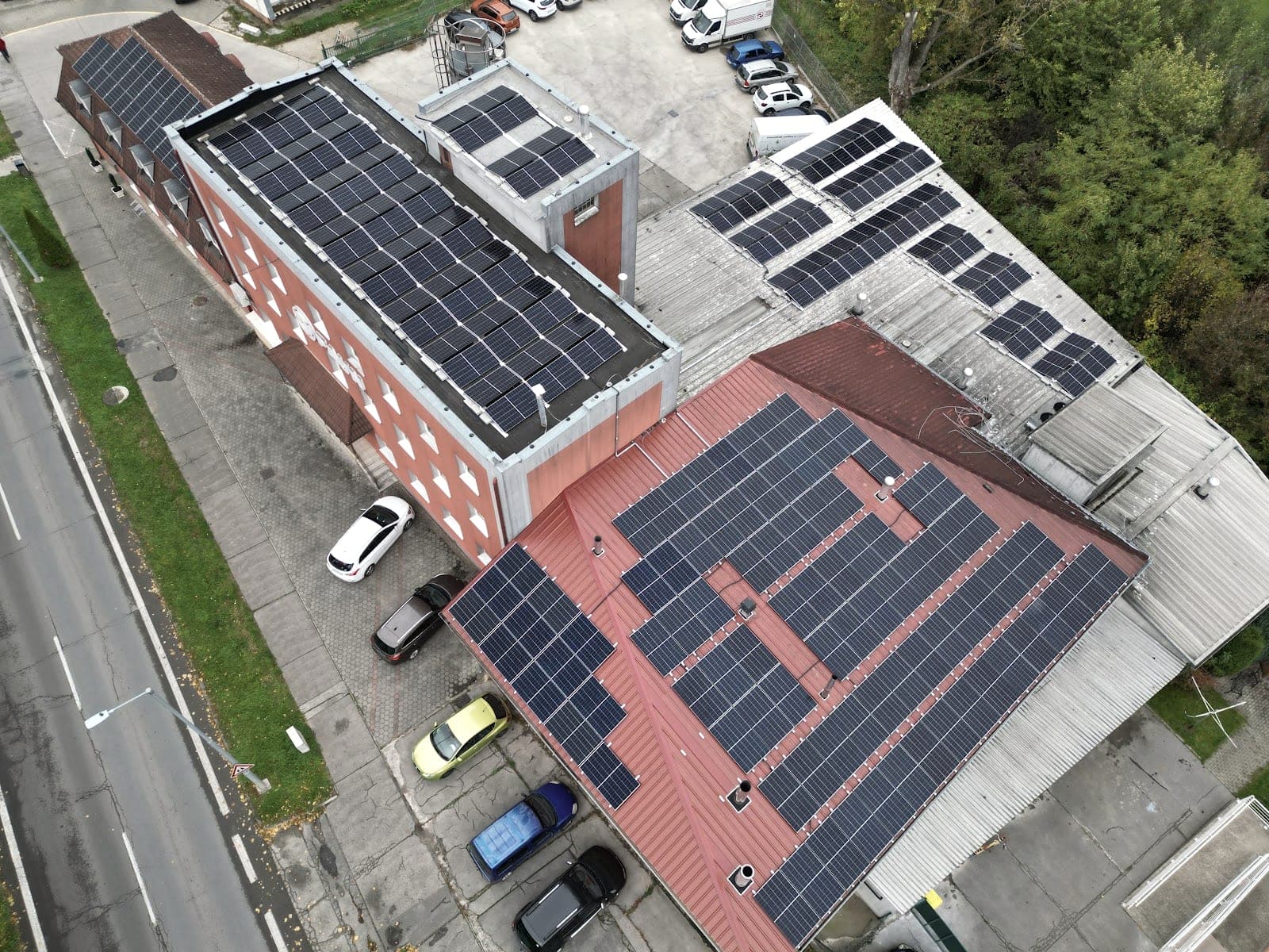 Fotovoltická elektráreň 103,96 kWp na streche – Senica (Energovision), záber 1