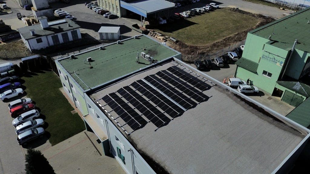 Fotovoltická elektráreň 29,58 kWp na streche – Nové Mesto nad Váhom (Energovision), záber 1
