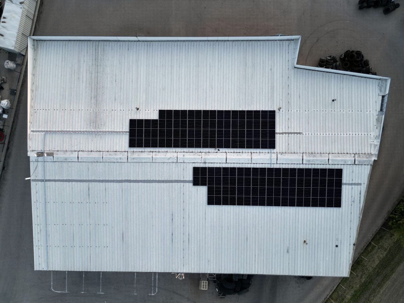 Fotovoltická elektráreň 33,06 kWp na streche – Malacky (Energovision), záber 1
