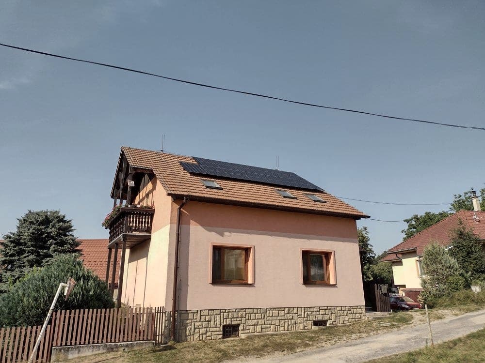 Referencia Hrachovište — fotovoltika na rodinnom dome