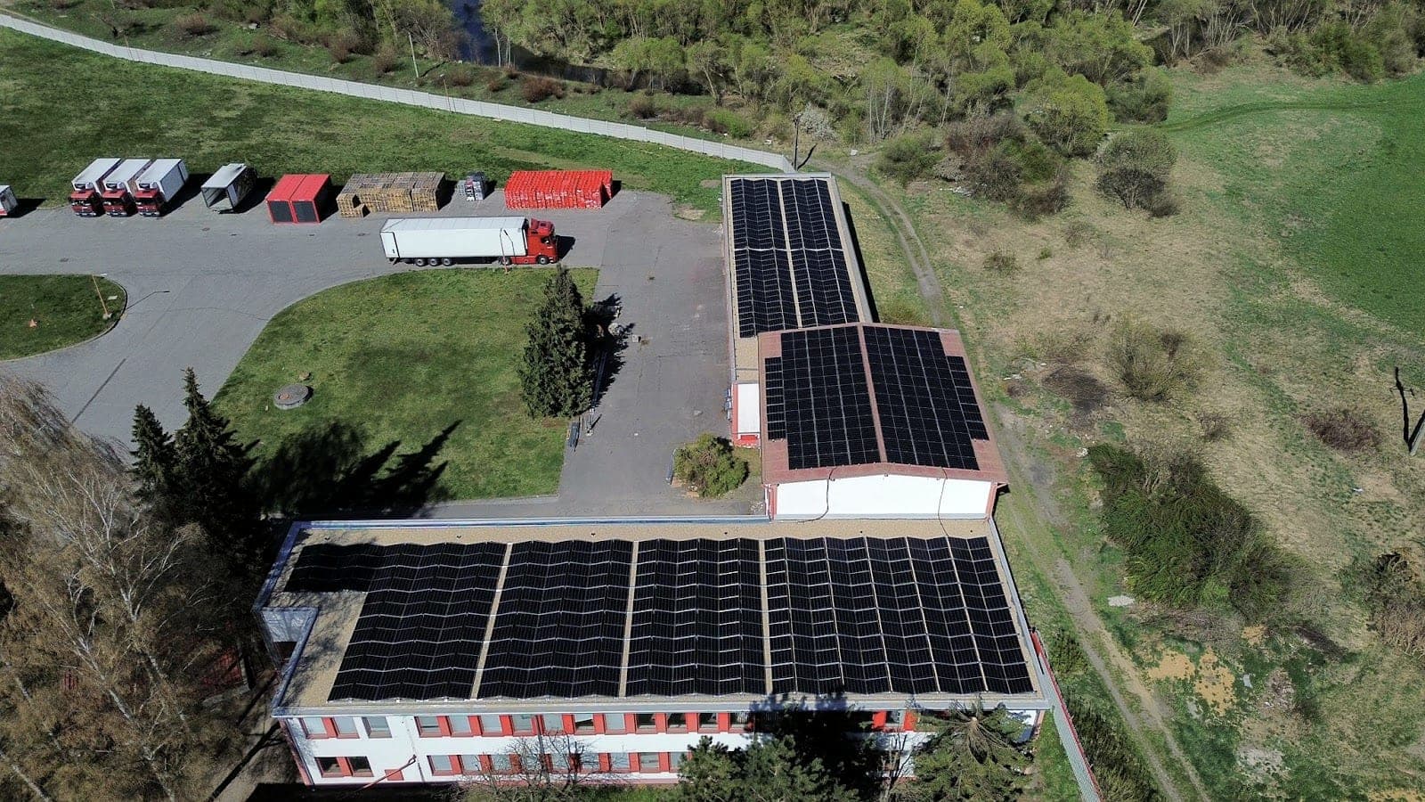 Fotovoltická elektráreň 529,62 kWp na streche – Spišská Nová Ves (Energovision), záber 1