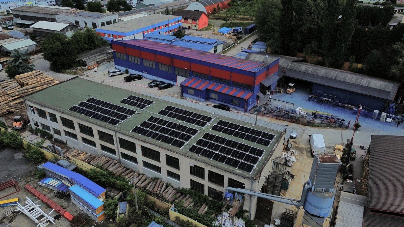 Fotovoltická elektráreň 35,88 kWp na streche – Žiar nad Hronom (Energovision), záber 1