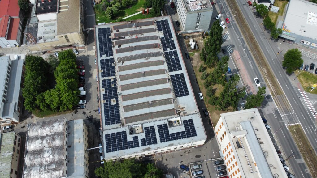 Realizácia fotovoltaiky pre firmu v Bratislave.