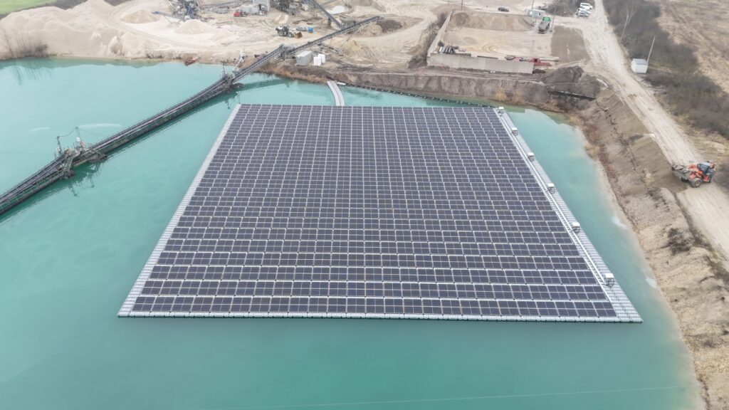 Fotovoltaická elektráreň v priemyselnom areáli s napojením na technológiu