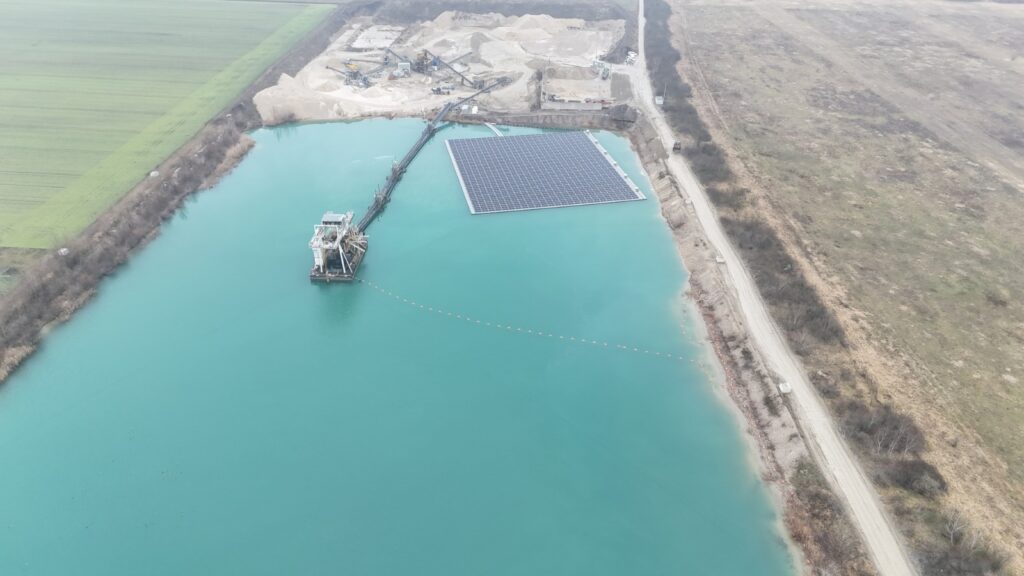 Fotovoltaická elektráreň na vodnej ploche – energetické riešenie pre firmy