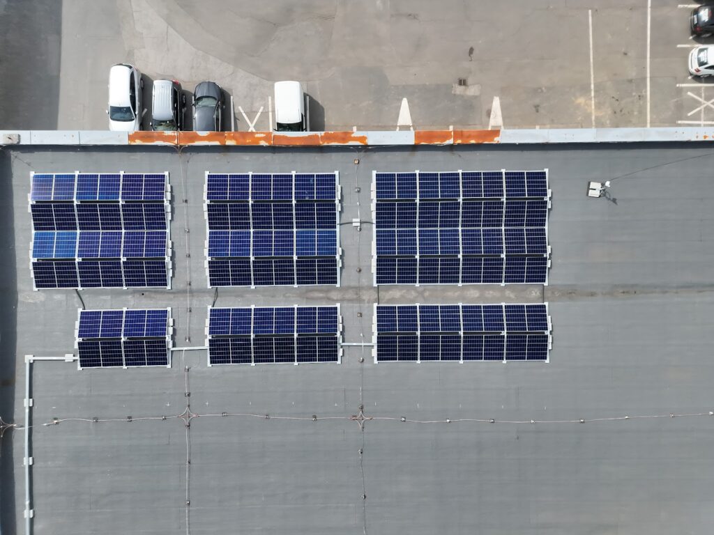 Fotovoltická elektráreň 27,6 kWp na streche – Banská Bystrica (Energovision), záber 2