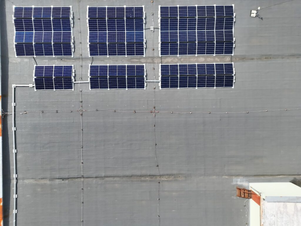 Fotovoltická elektráreň 27,6 kWp na streche – Banská Bystrica (Energovision), záber 3
