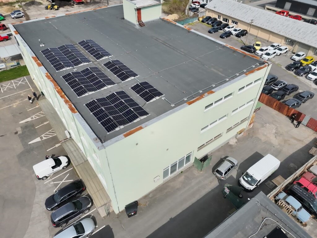 Fotovoltická elektráreň 27,6 kWp na streche – Banská Bystrica (Energovision), záber 4