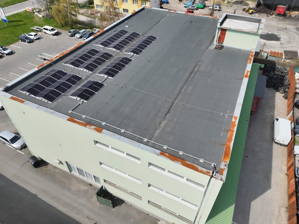 Fotovoltická elektráreň 27,6 kWp na streche – Banská Bystrica (Energovision), záber 5