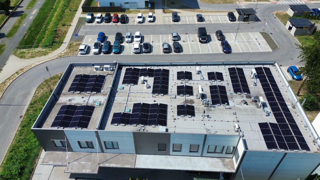 Fotovoltická elektráreň 34,2 kWp na streche – Vranov nad Topľou (Energovision), záber 2