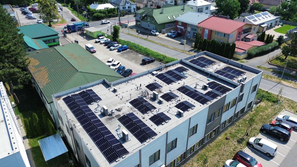 Fotovoltická elektráreň 34,2 kWp na streche – Vranov nad Topľou (Energovision), záber 5