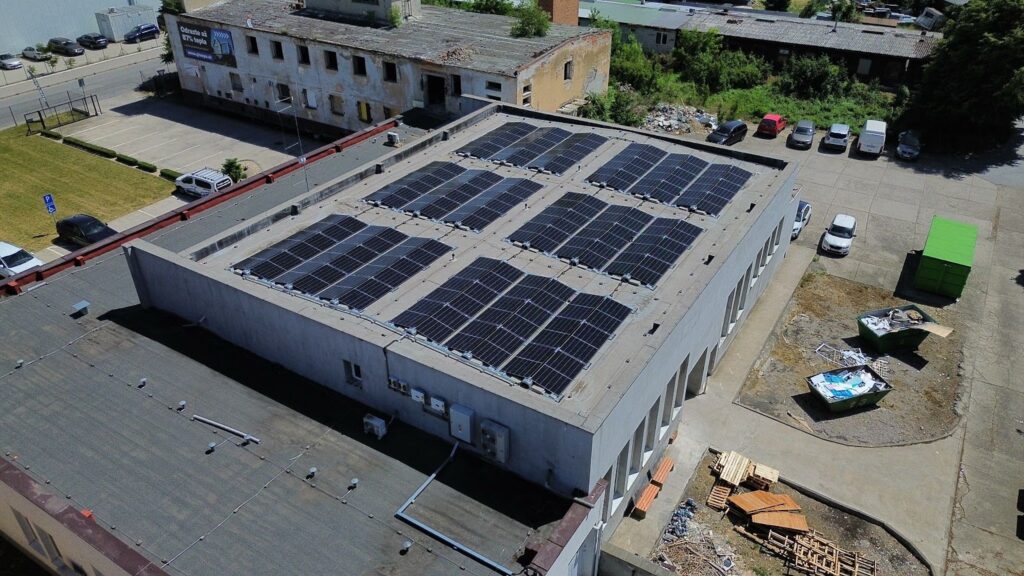 Fotovoltická elektráreň 57,78 kWp na streche – Senica (Energovision), záber 2
