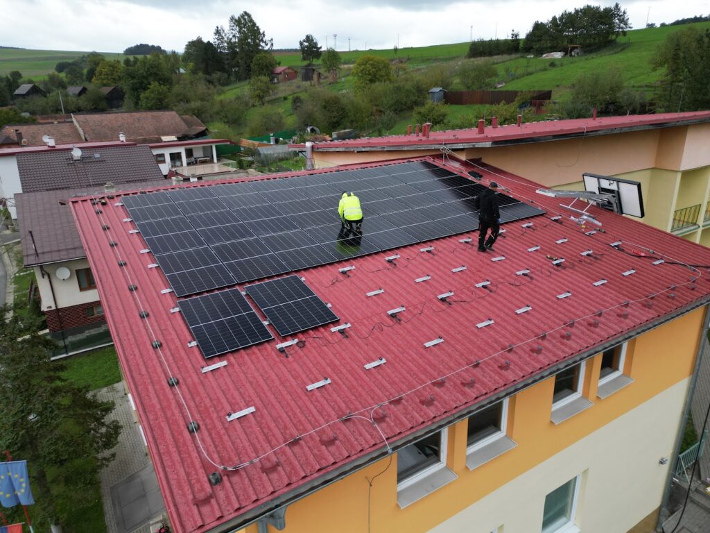 Fotovoltická elektráreň 32,66 kWp na streche – Iliašovce (Energovision), záber 5