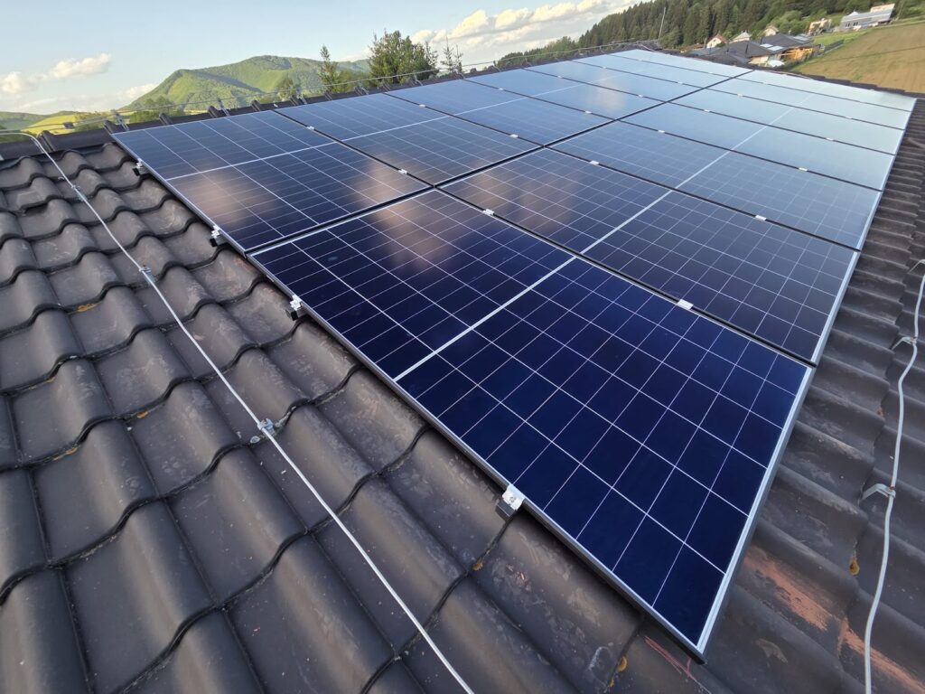 Fotovoltická elektráreň 17,12 kWp na streche – Jasenové (Energovision), záber 3