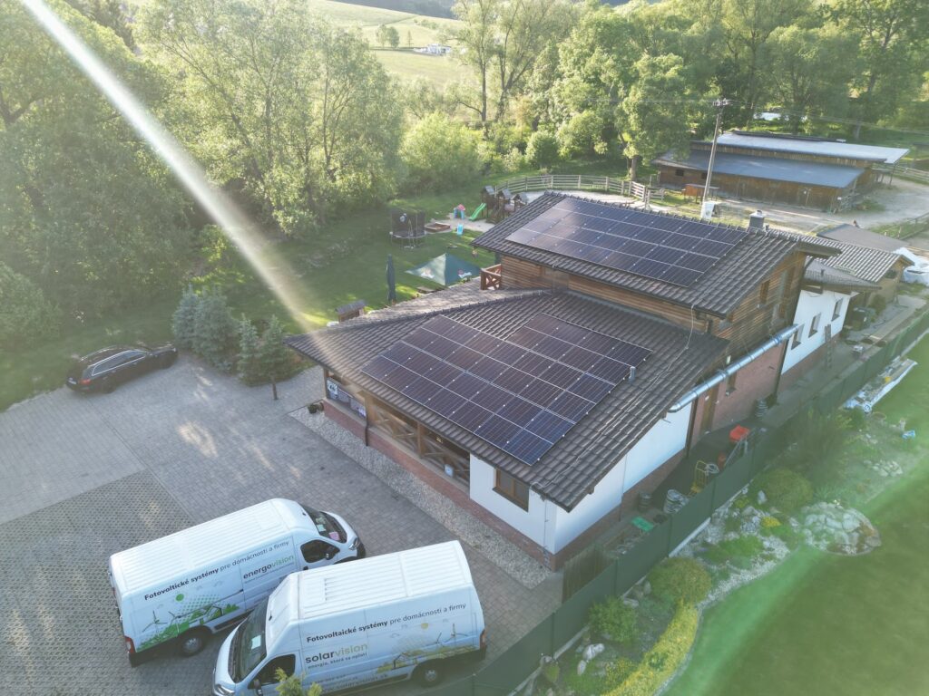 Fotovoltická elektráreň 17,12 kWp na streche – Jasenové (Energovision), záber 4