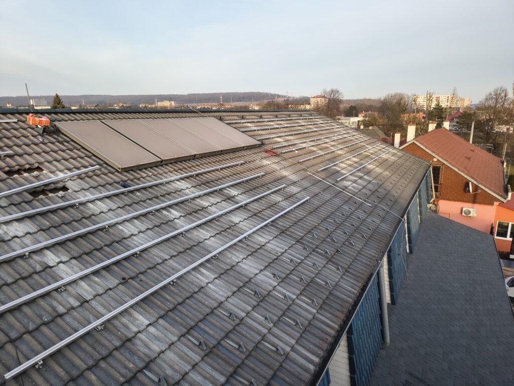 Fotovoltická elektráreň 29,58 kWp na streche – Košice-Šaca (Energovision), záber 3