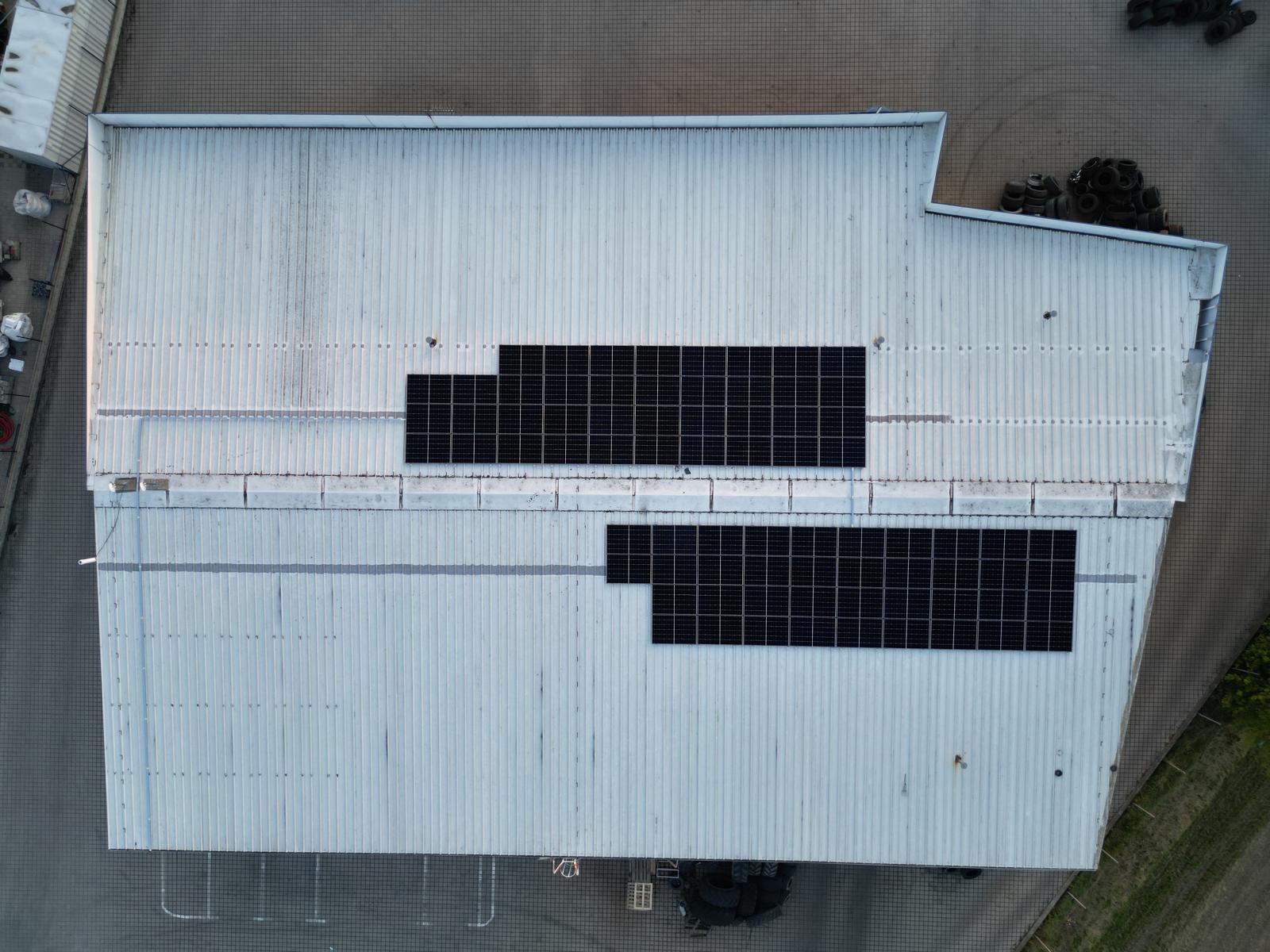 Fotovoltická elektráreň 33,06 kWp na streche – Malacky (Energovision), záber 1