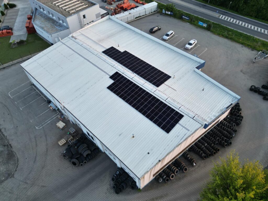 Fotovoltická elektráreň 33,06 kWp na streche – Malacky (Energovision), záber 5