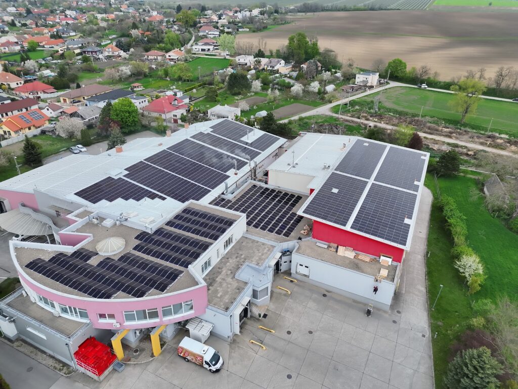 Fotovoltická elektráreň 501,49 kWp na streche – Mojmírovce (Energovision), záber 2