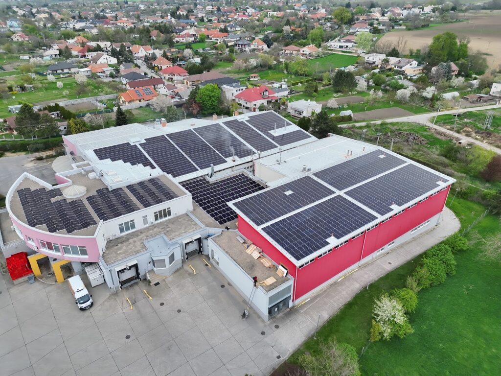 Fotovoltická elektráreň 501,49 kWp na streche – Mojmírovce (Energovision), záber 5
