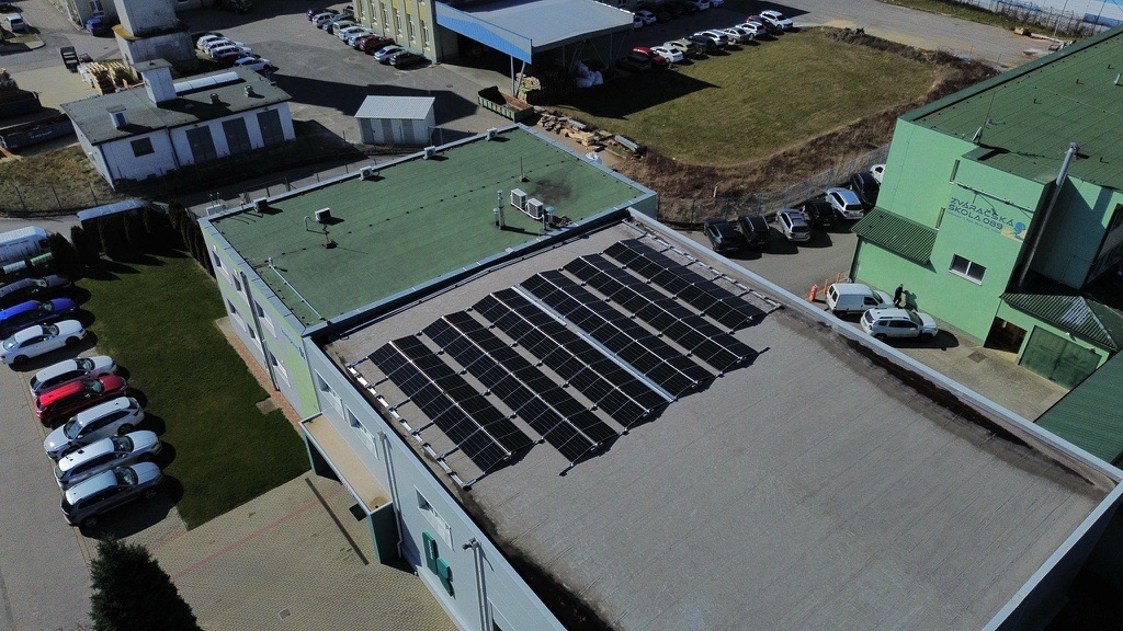 Fotovoltická elektráreň 29,58 kWp na streche – Nové Mesto nad Váhom (Energovision), záber 1