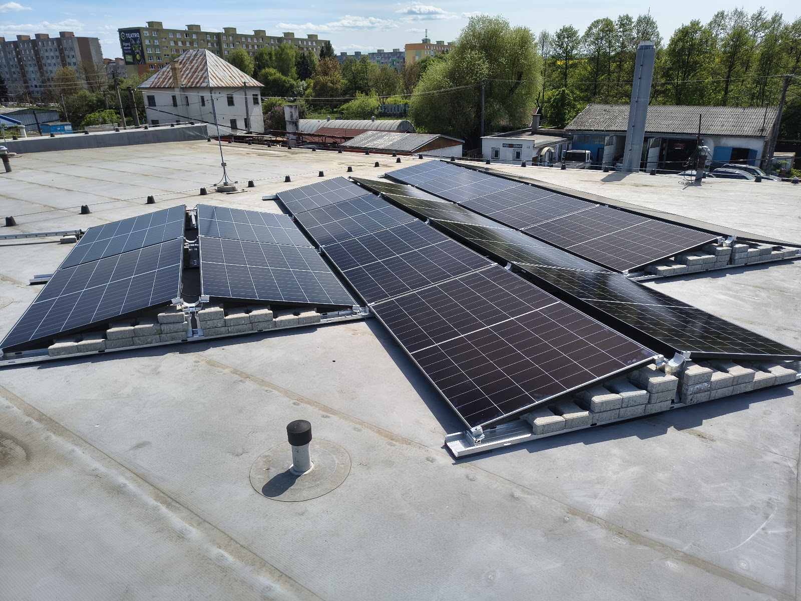 Fotovoltická elektráreň 9,7 kWp na streche – Rimavská Sobota (Energovision), záber 1