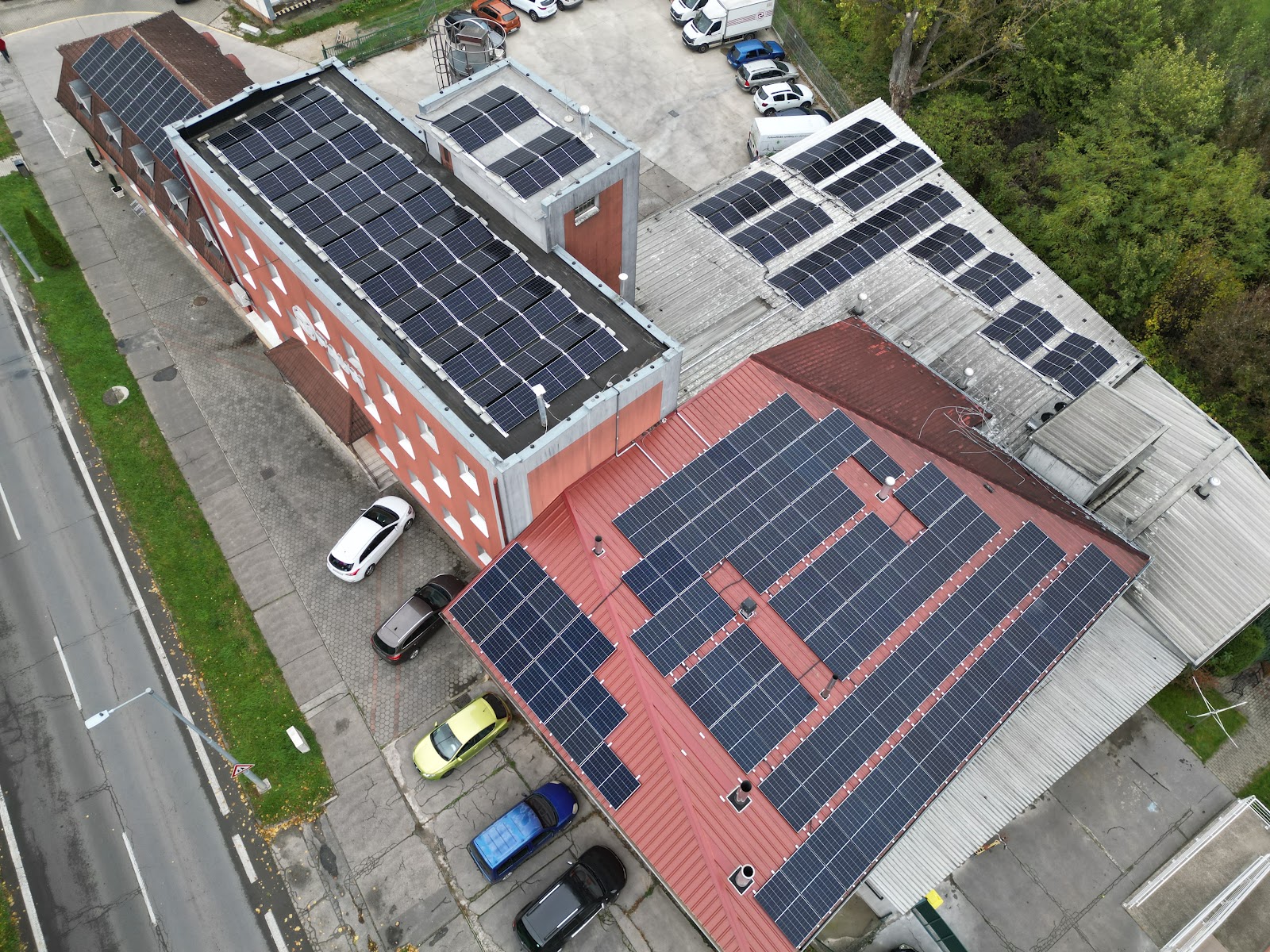 Fotovoltická elektráreň 103,96 kWp na streche – Senica (Energovision), záber 1