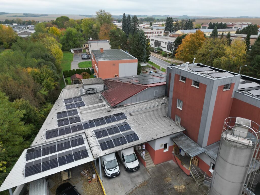Fotovoltická elektráreň 103,96 kWp na streche – Senica (Energovision), záber 3