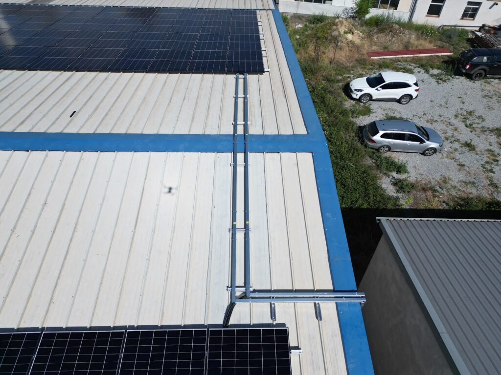 Fotovoltická elektráreň 77,76 kWp na streche – Skalica (Energovision), záber 1