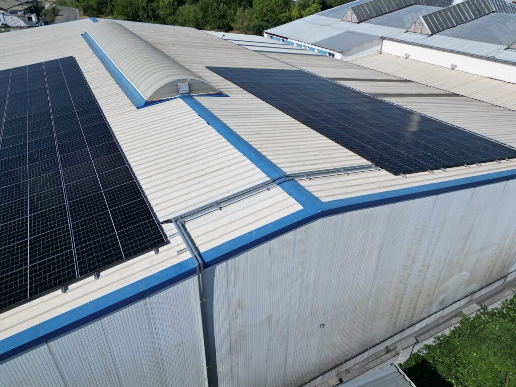 Fotovoltická elektráreň 77,76 kWp na streche – Skalica (Energovision), záber 4