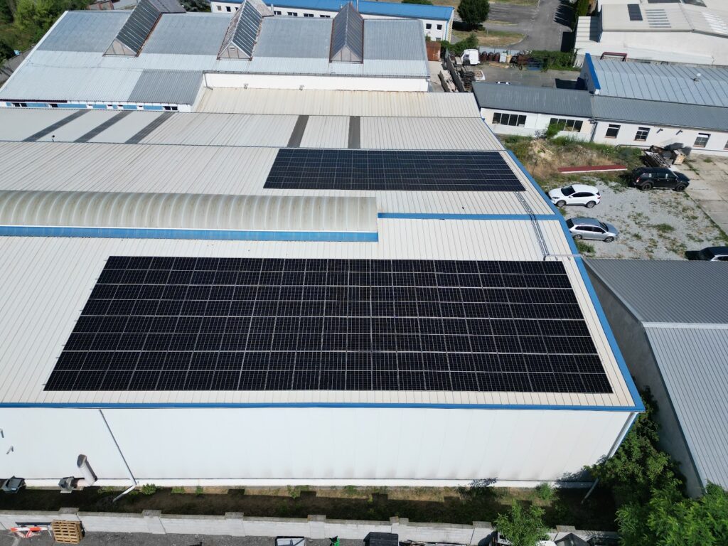 Fotovoltická elektráreň 77,76 kWp na streche – Skalica (Energovision), záber 5
