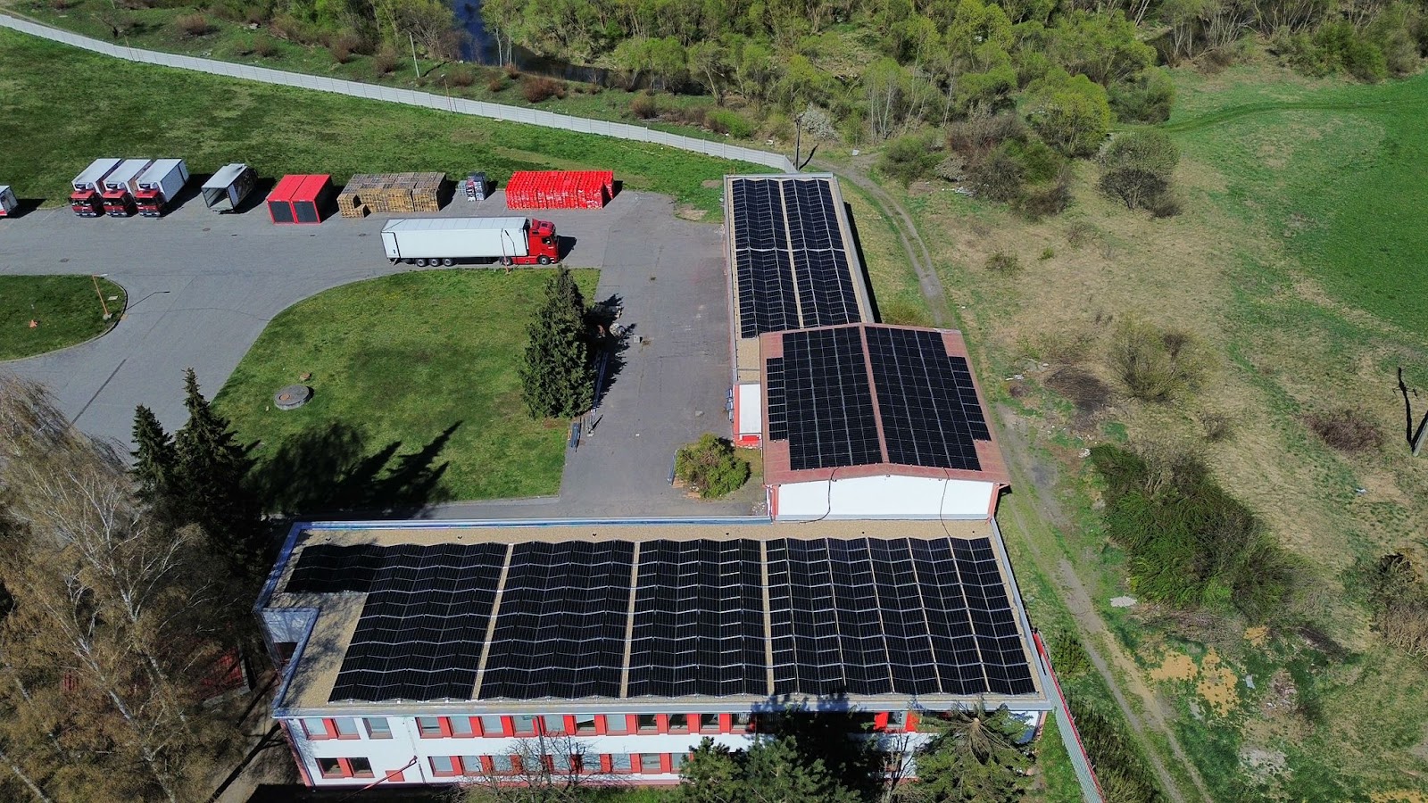 Fotovoltická elektráreň 529,62 kWp na streche – Spišská Nová Ves (Energovision), záber 1