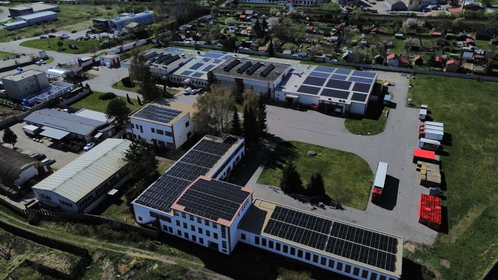 Fotovoltická elektráreň 529,62 kWp na streche – Spišská Nová Ves (Energovision), záber 2