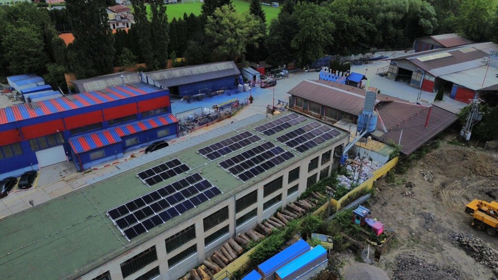 Fotovoltická elektráreň 35,88 kWp na streche – Žiar nad Hronom (Energovision), záber 2