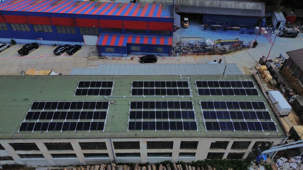 Fotovoltická elektráreň 35,88 kWp na streche – Žiar nad Hronom (Energovision), záber 4