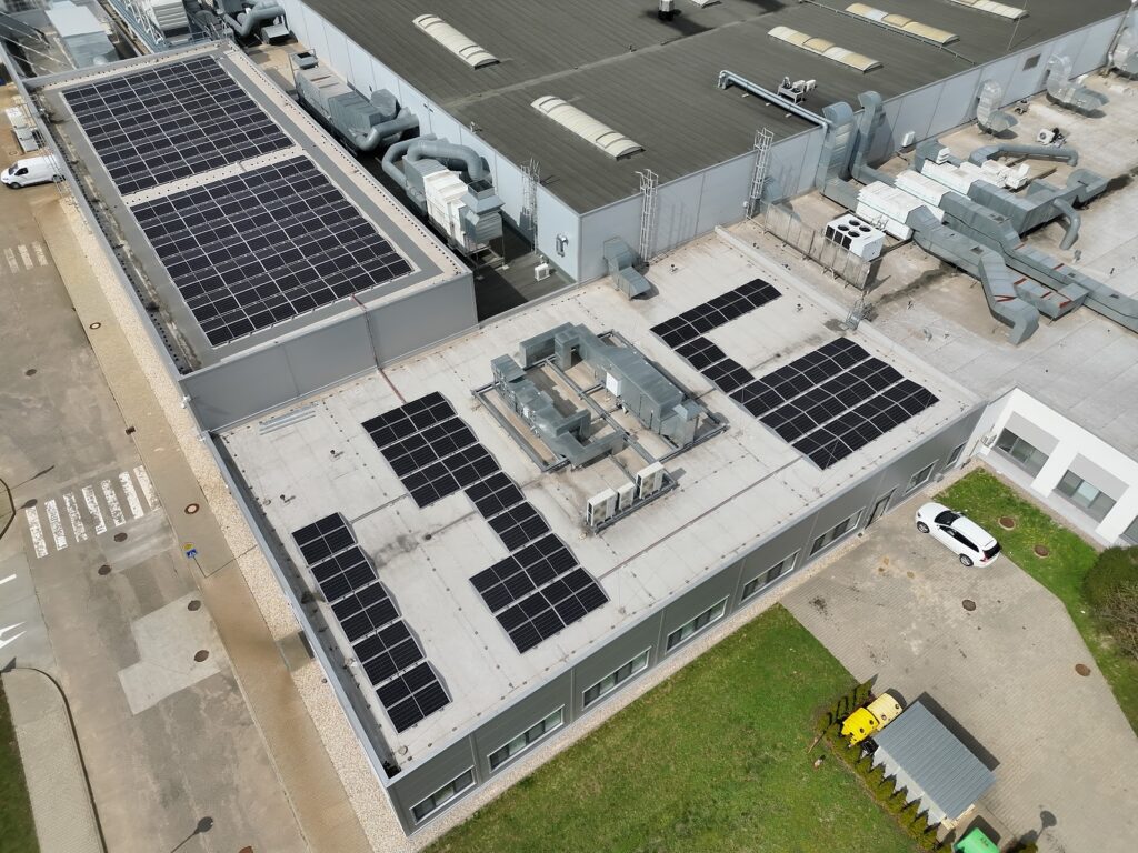 Fotovoltická elektráreň 555,52 kWp na streche – Zvolen (Energovision), záber 1