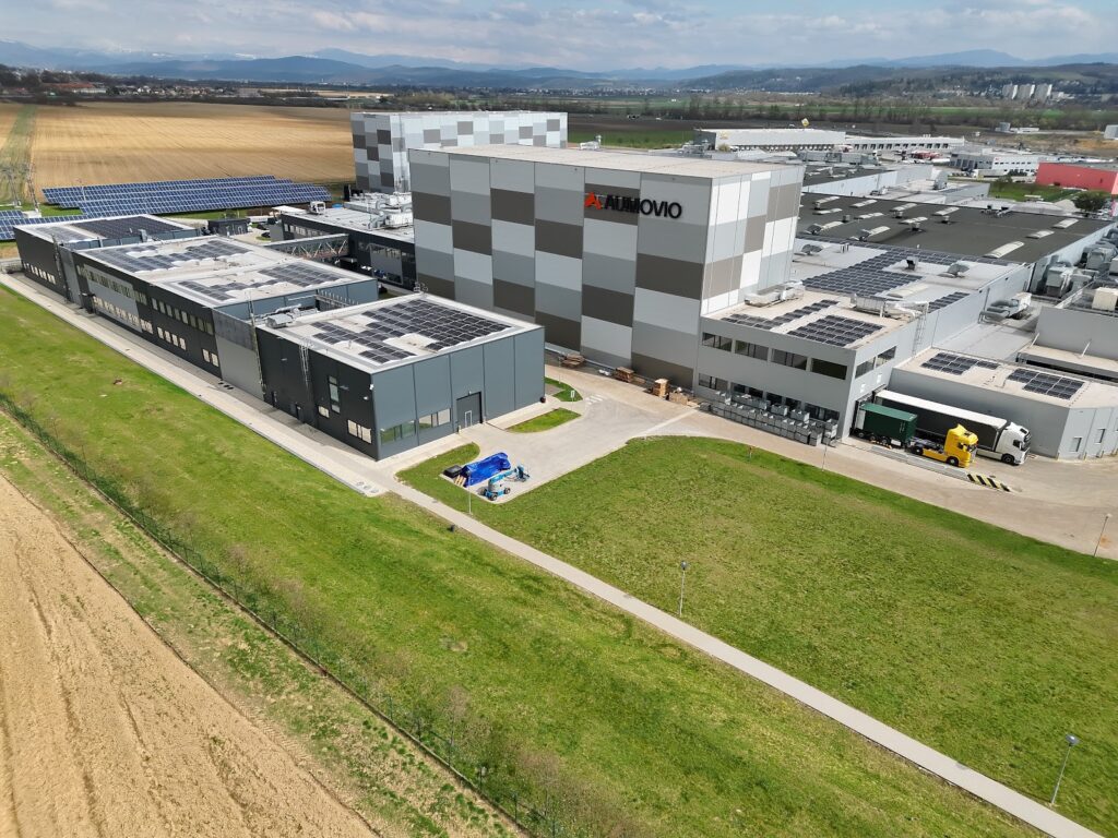 Fotovoltická elektráreň 555,52 kWp na streche – Zvolen (Energovision), záber 2