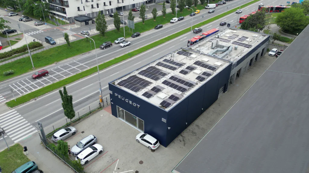 Veľké predajne po celom Slovensku si nechávajú realizovať fotovoltiky.