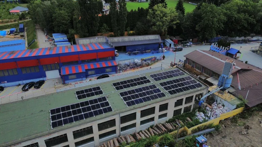 Fotovoltická elektráreň 35,88 kWp na streche – Žiar nad Hronom (Energovision), záber 3